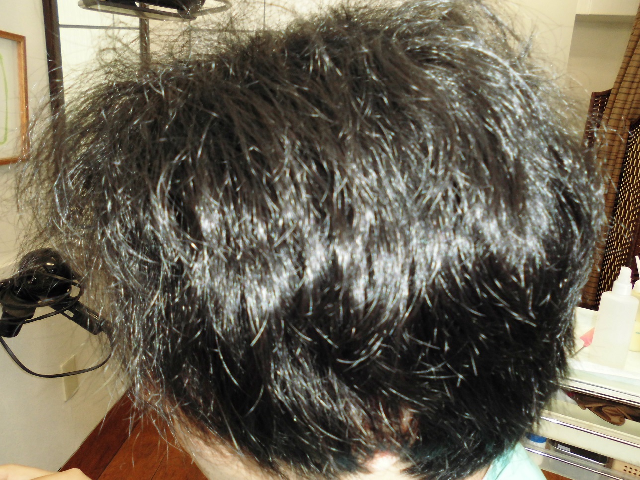助けて下さい 髪が細く全体的パサパサで 広がるクセ毛です 東京 池袋にお住まいのｓ様 縮毛矯正歴８年 男性 Studio T Wave スタジオティーウェーブ
